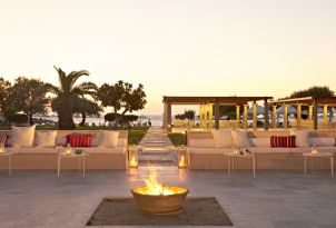 4-meli-palace-outdoor-beachfront-lounges